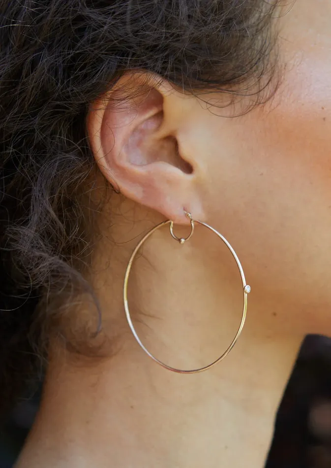 Earrings Scosha Dame Diamond Hoops in Gold