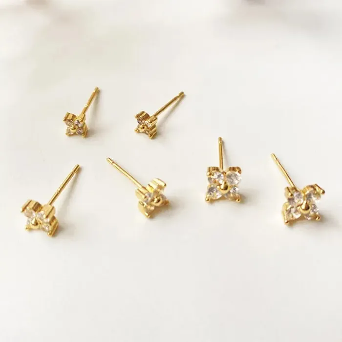 Get Signatured CZ Flower Stud Earring Earrings