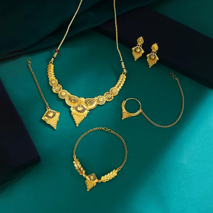 Yellow Chimes Jewellery Set for Women and Girls Gold Necklace Set for Women Gold Toned Bridal Designed Choker Necklace Set Birthday Gift for girls and women Anniversary Gift for Wife Yellow Chimes Necklaces