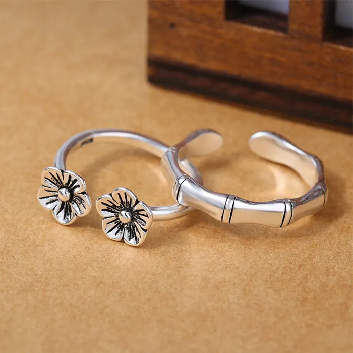 Yellow Chimes Necklaces Yellow Chimes Antique Flower Design Oxidized Silver Adjustable Couples Rings for Men and Women Yellow Chimes Necklaces Yellow Chimes Antique Flower Design Oxidized Silver Adjustable Couples Rings for Men and Women