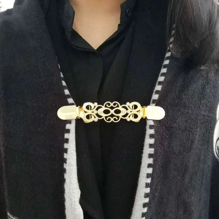 Yellow Chimes Rings Yellow Chimes Elegant Cardigan Sweater Collar Shawl Clip Ancient Retro Design Stylish Silver Tone Brooch For women
